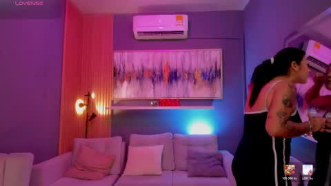 Snapshot of lilian_vergara chatting on 04-29-26, 07:53 holis soy lily chang no olvides el pulgar arriba es muy importante para mi 3 independent model online show from 04-29-26, 07:53