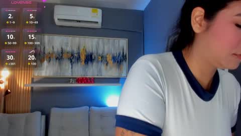 Snapshot of lilian_vergara chatting on 05-20-26, 07:42 holis soy lily chang no olvides el pulgar arriba es muy importante para mi 3 independent model online show from 05-20-26, 07:42