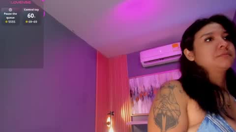 Snapshot of lilian_vergara chatting on 06-01-26, 06:09 holis soy lily chang no olvides el pulgar arriba es muy importante para mi 3 independent model online show from 06-01-26, 06:09