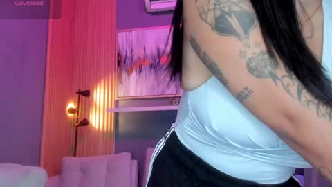 Snapshot of lilian_vergara chatting on 06-08-26, 06:30 holis soy lily chang no olvides el pulgar arriba es muy importante para mi 3 independent model online show from 06-08-26, 06:30