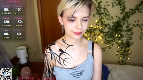 Lilian online show from 12-04-25, 07:39