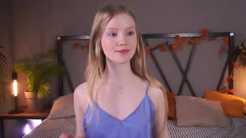 Snapshot of lilianhoward chatting on 11-24-25, 12:49 Lilian online show from 11-24-25, 12:49