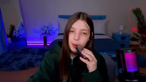 Lili Bakery online show from 04-25-26, 02:58