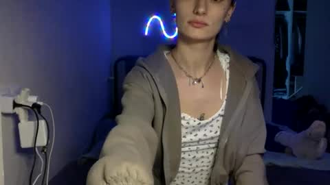 Snapshot of lilie303 chatting on 02-18-26, 12:39 Millie online show from 02-18-26, 12:39