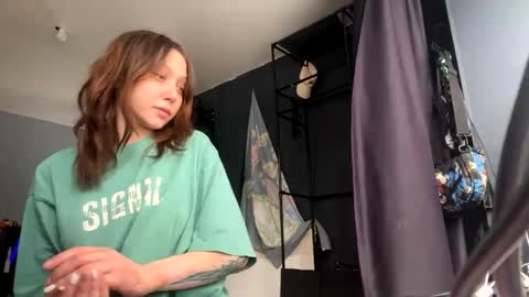 Snapshot of lilies_and_minipoots chatting on 01-15-25, 11:10 Sonechka online show from 01-15-25, 11:10