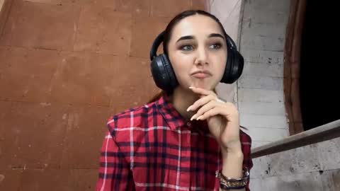 Snapshot of lilihalvorsen chatting on 09-10-25, 09:59 Lina online show from 09-10-25, 09:59