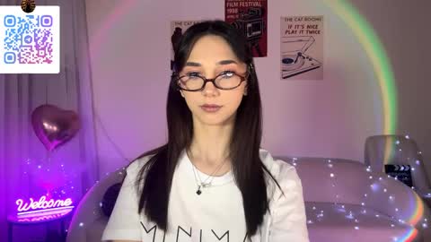 Lina online show from 05-15-26, 10:17