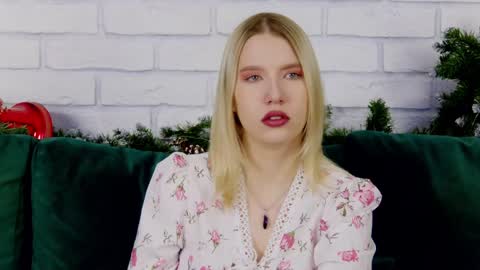 Snapshot of lililinn chatting on 01-15-25, 04:25 LiliLinn online show from 01-15-25, 04:25