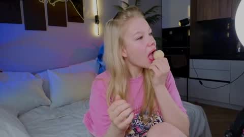 lililok101 online show from 04-22-26, 02:25