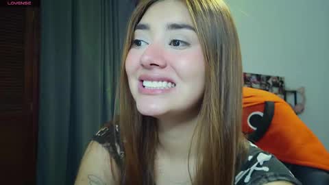 Snapshot of lilith_cruzz chatting on 03-05-26, 04:08 Lilith online show from 03-05-26, 04:08