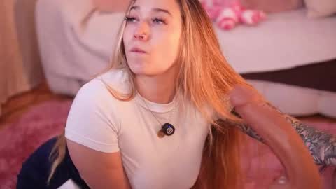 Lilith Gray online show from 12-16-25, 03:44