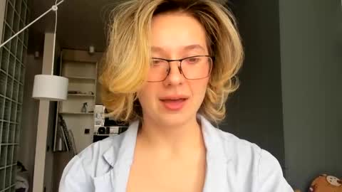 Snapshot of lilith_lutherlow chatting on 03-26-26, 12:22 lilith online show from 03-26-26, 12:22