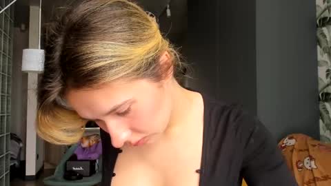 Snapshot of lilith_lutherlow chatting on 04-06-26, 11:33 lilith online show from 04-06-26, 11:33