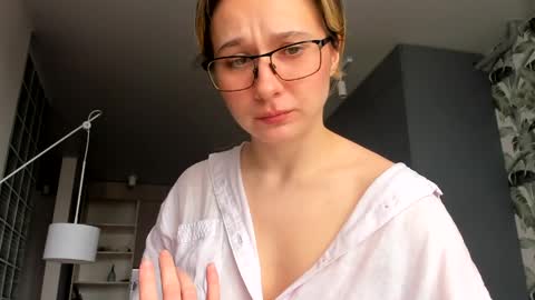 Snapshot of lilith_lutherlow chatting on 04-09-26, 01:49 lilith online show from 04-09-26, 01:49