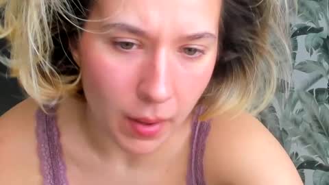 Snapshot of lilith_lutherlow chatting on 04-10-26, 11:15 lilith online show from 04-10-26, 11:15