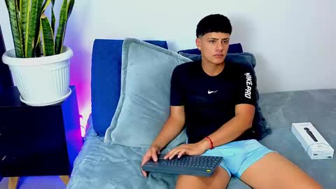 Snapshot of lilithandjacob chatting on 03-09-25, 03:43 online show from 03-09-25, 03:43