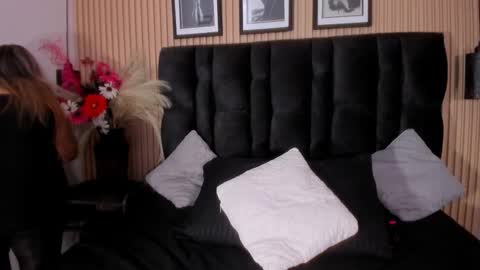   online show from 12-05-25, 06:04