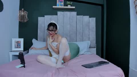 Snapshot of lilithmuller_new chatting on 12-19-25, 07:10 Lili online show from 12-19-25, 07:10