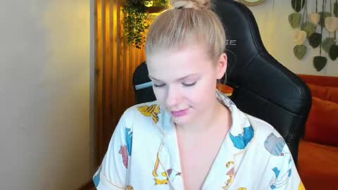 lilitrosen online show from 10-21-25, 06:08