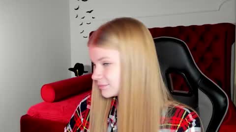 lilitrosen online show from 11-17-25, 06:14