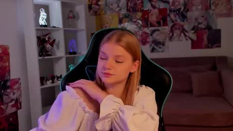 lilitrosen online show from 11-18-25, 05:28