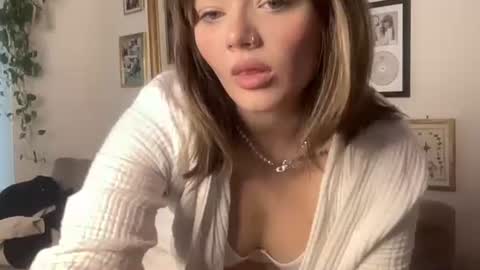 Snapshot of lill_daddysgirl chatting on 10-15-25, 04:51 lilldaddysgirl online show from 10-15-25, 04:51