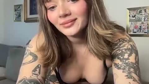 Snapshot of lill_daddysgirl chatting on 11-10-25, 07:13 lilldaddysgirl online show from 11-10-25, 07:13