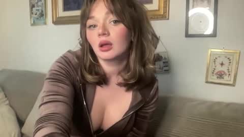 Snapshot of lill_daddysgirl chatting on 11-25-25, 11:27 lilldaddysgirl online show from 11-25-25, 11:27