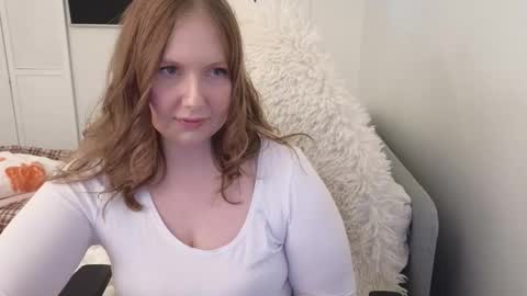 Snapshot of lilleambi chatting on 11-26-25, 11:44 Anni online show from 11-26-25, 11:44