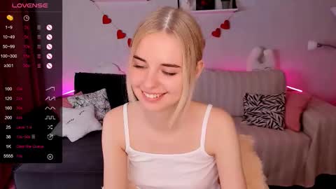 Snapshot of lillian_shine chatting on 12-05-25, 12:03 Lillian online show from 12-05-25, 12:03