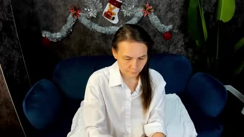 lillian_white1 online show from 12-31-24, 12:32