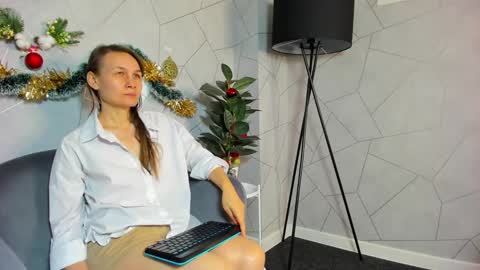 lillian_white1 online show from 01-13-25, 04:28