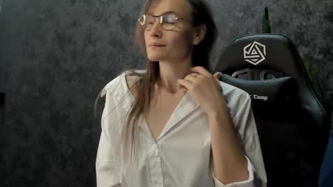 lillian_white1 online show from 10-05-25, 12:20