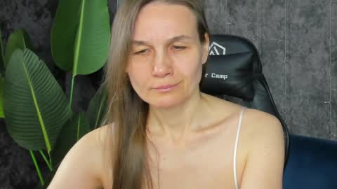 lillian_white1 online show from 04-06-26, 01:03