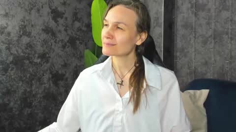 lillian_white1 online show from 04-26-26, 01:03