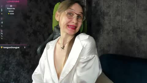 lillian_white1 online show from 04-28-26, 02:27
