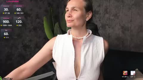 lillian_white1 online show from 07-07-26, 06:47