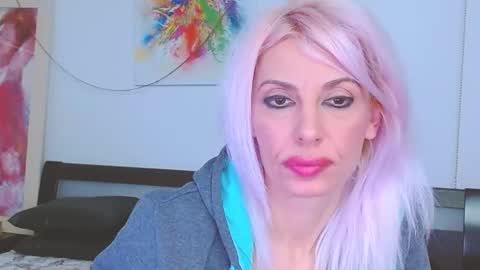 Lara online show from 02-11-25, 11:12