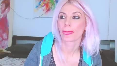 Lara online show from 02-13-25, 03:29