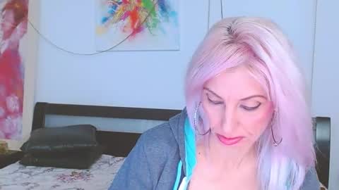 Lara online show from 02-13-25, 10:33