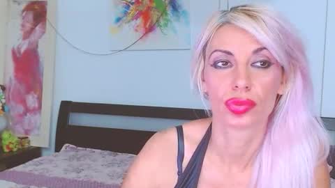 Lara online show from 09-13-25, 02:44