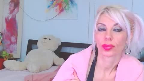 Lara online show from 12-14-25, 02:39