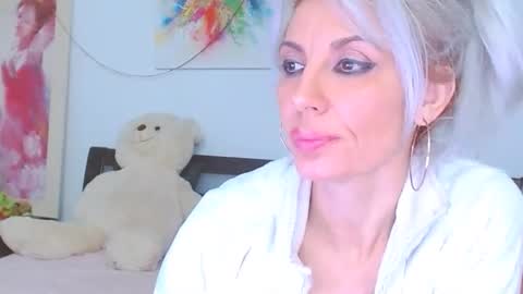 Snapshot of lillianasara chatting on 01-31-26, 10:52 Lara online show from 01-31-26, 10:52