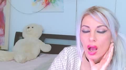 Snapshot of lillianasara chatting on 02-03-26, 01:15 Lara online show from 02-03-26, 01:15