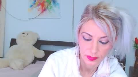 Snapshot of lillianasara chatting on 02-06-26, 12:48 Lara online show from 02-06-26, 12:48