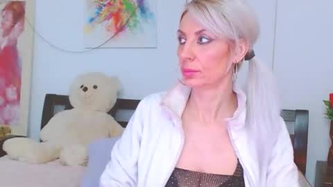 Snapshot of lillianasara chatting on 02-15-26, 08:13 Lara online show from 02-15-26, 08:13