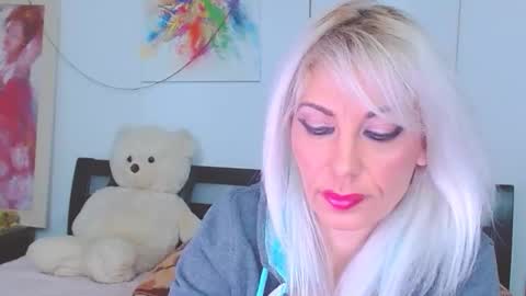 Snapshot of lillianasara chatting on 02-26-26, 01:04 Lara online show from 02-26-26, 01:04