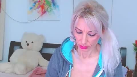 Snapshot of lillianasara chatting on 02-26-26, 10:53 Lara online show from 02-26-26, 10:53