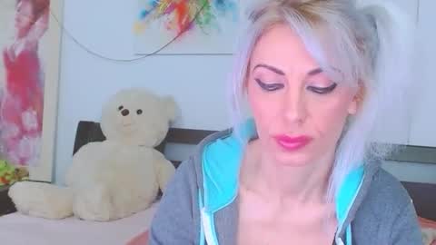 Snapshot of lillianasara chatting on 03-08-26, 10:57 Lara online show from 03-08-26, 10:57