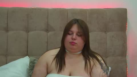 LillianHaig online show from 02-02-25, 01:23